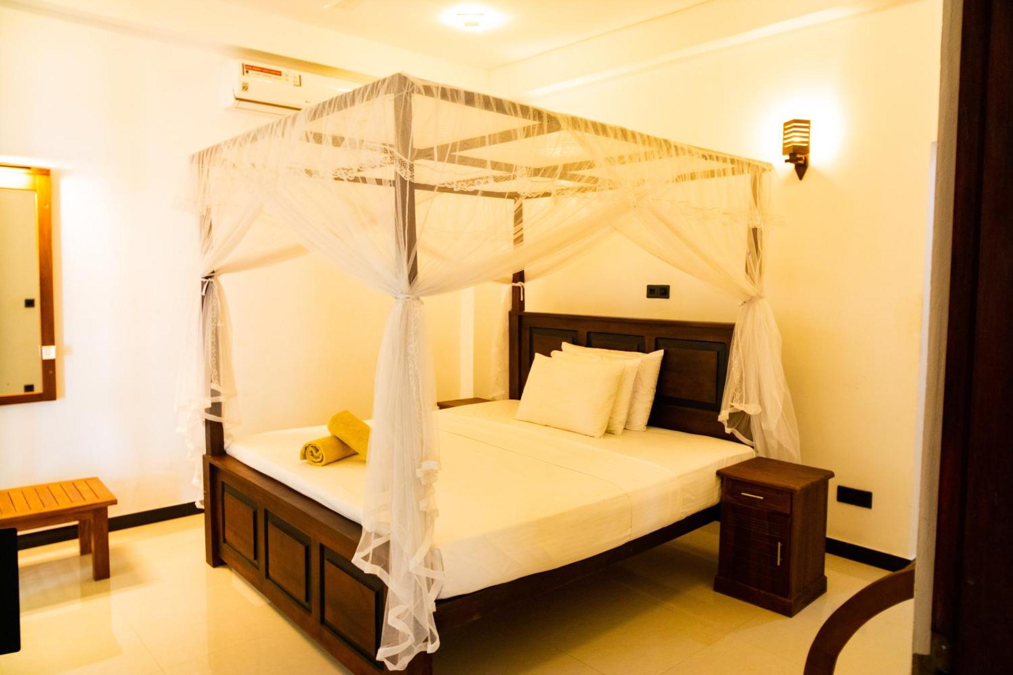 The Green Lagoon Villa Hikkaduwa Room photo
