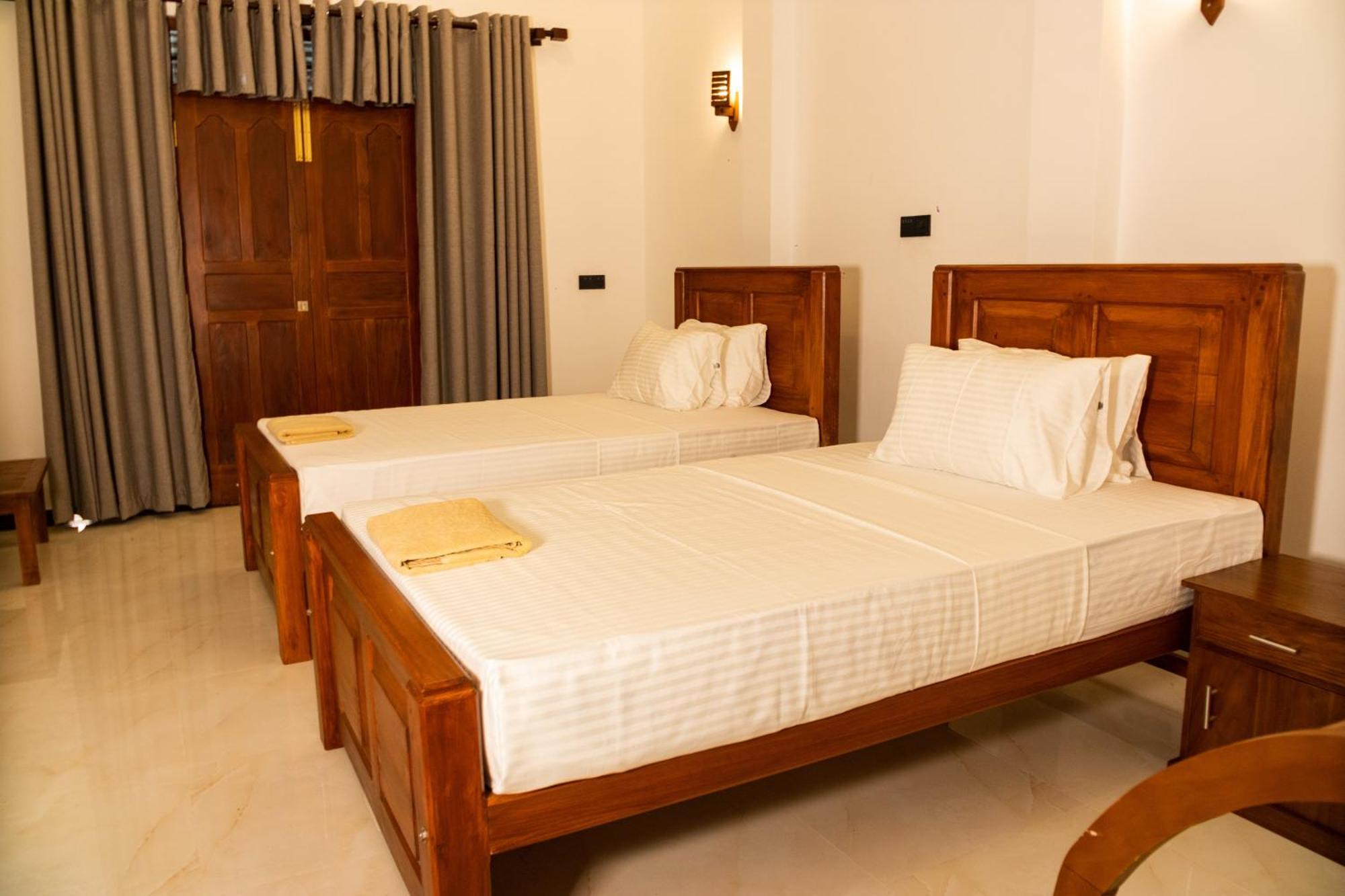 The Green Lagoon Villa Hikkaduwa Room photo